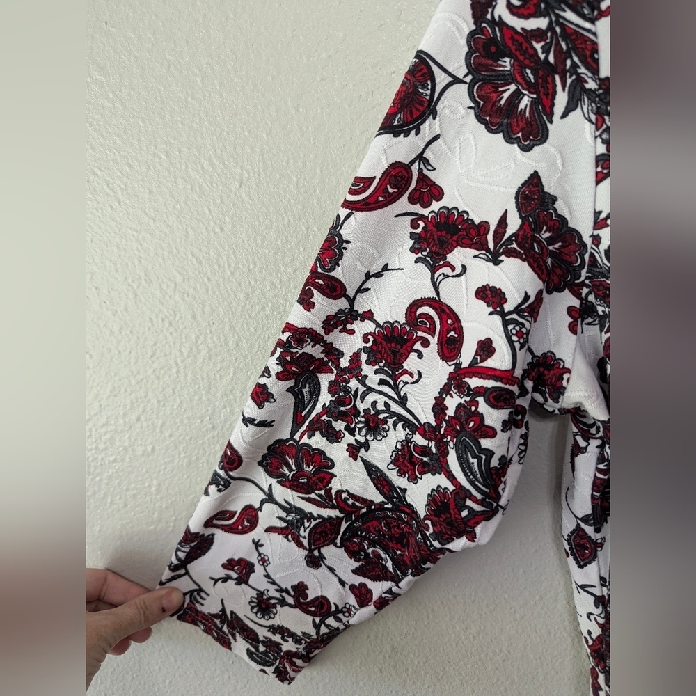 Cathy women's white with red and black paisley top size petite medium - Picture 4 of 5